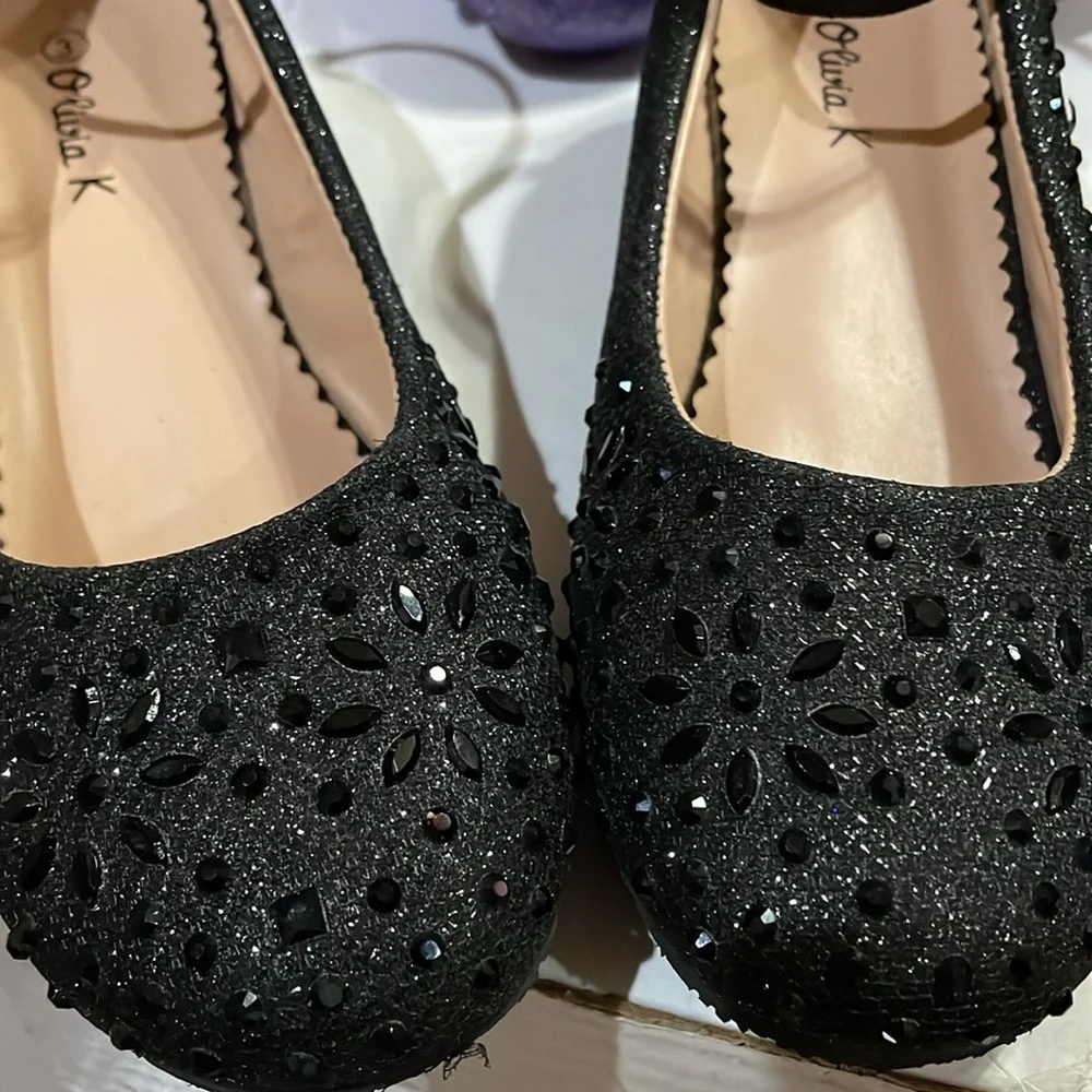 🎀 OLIVIA K Girls SZ 3 “NEW” Black glitter Rhinestone wedges w side ankle Straps